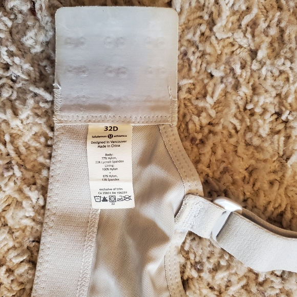 Lululemon sports bra - Picture 3 of 4